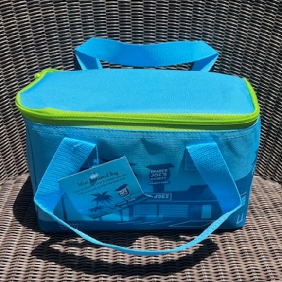 Trader Joe's Limited Edition Mini Insulated Sea Blue Cooler Bag - NEW w/tags - Picture 1 of 5